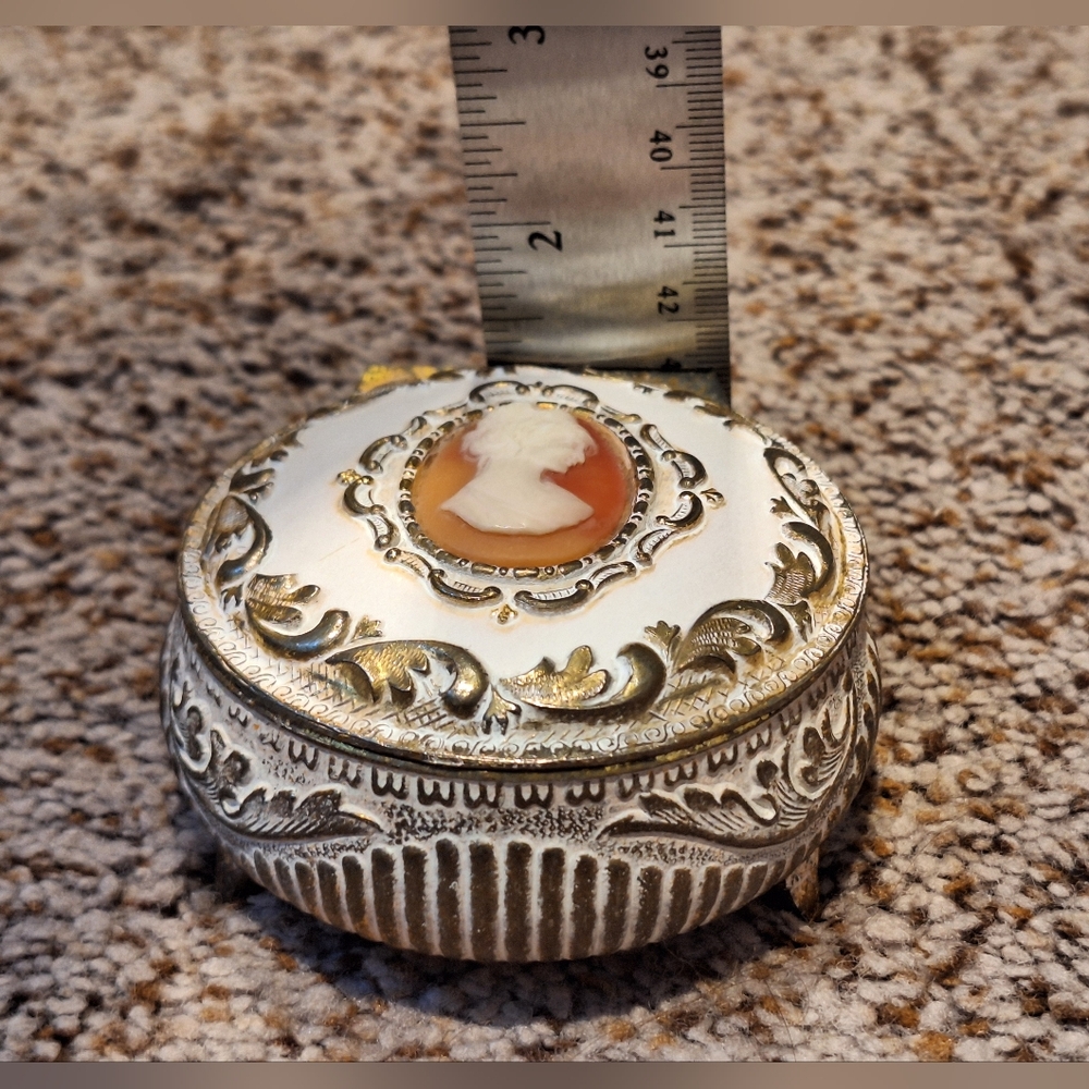 Vintage Cameo Trinket Box - Picture 3 of 10